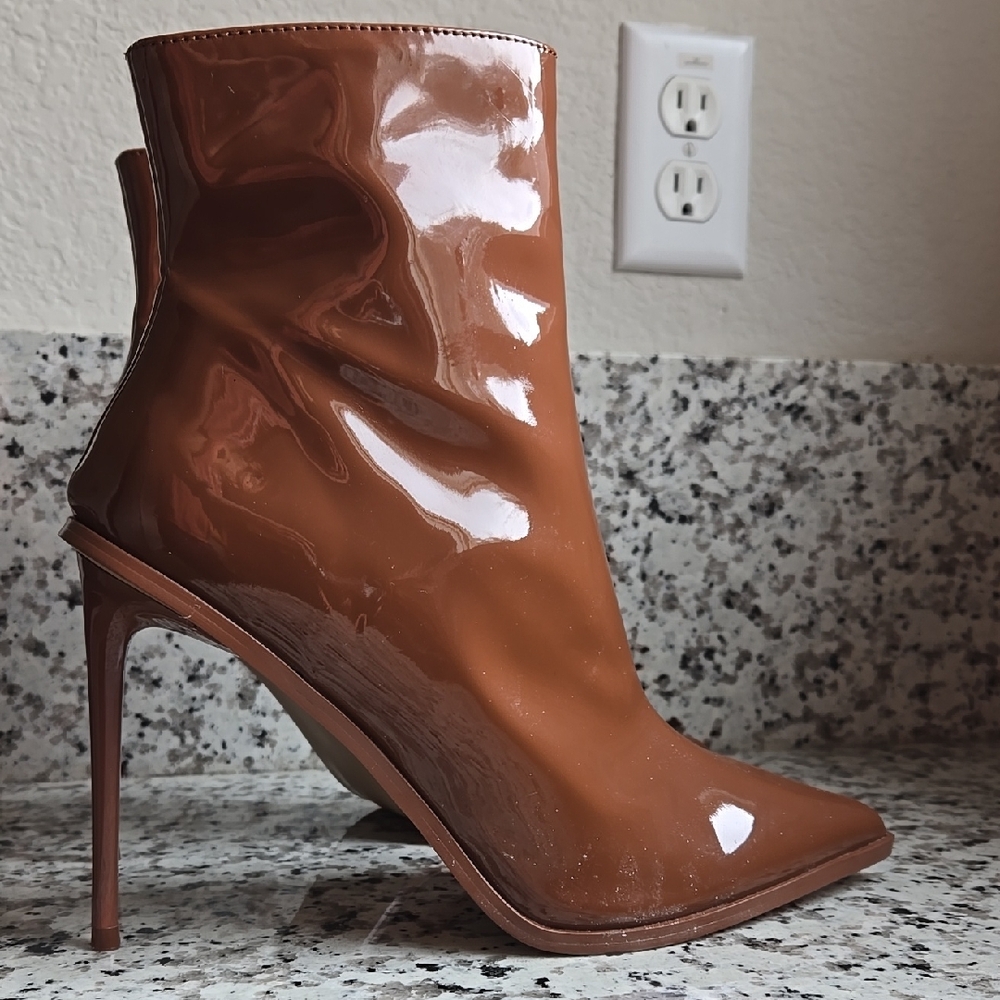 Steve Madden Valley Cognac Caramel Faux Patent Leather Zip Ankle Boots Size 10 - Picture 4 of 13